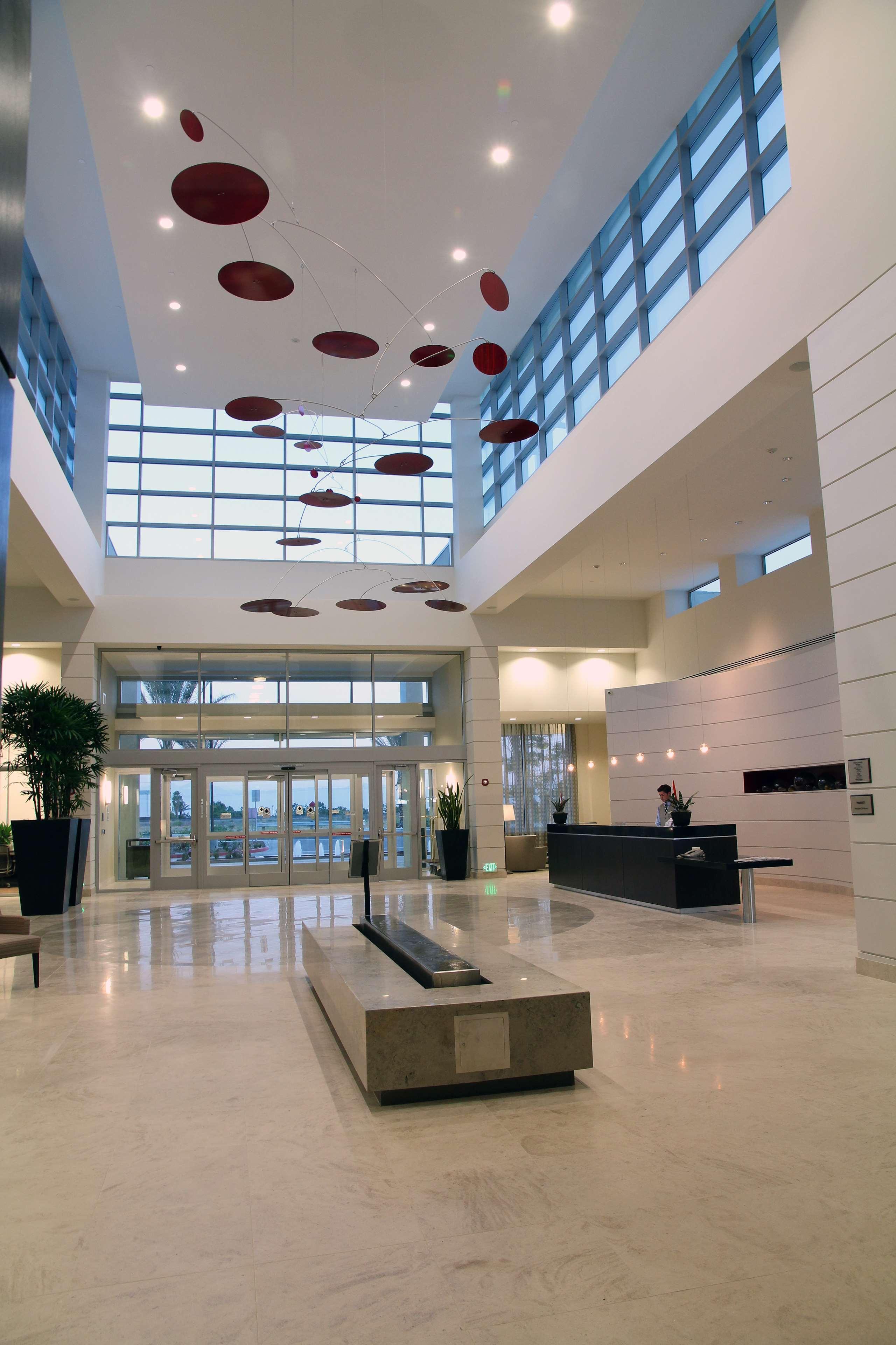 Embassy Suites Ontario - Airport Интерьер фото