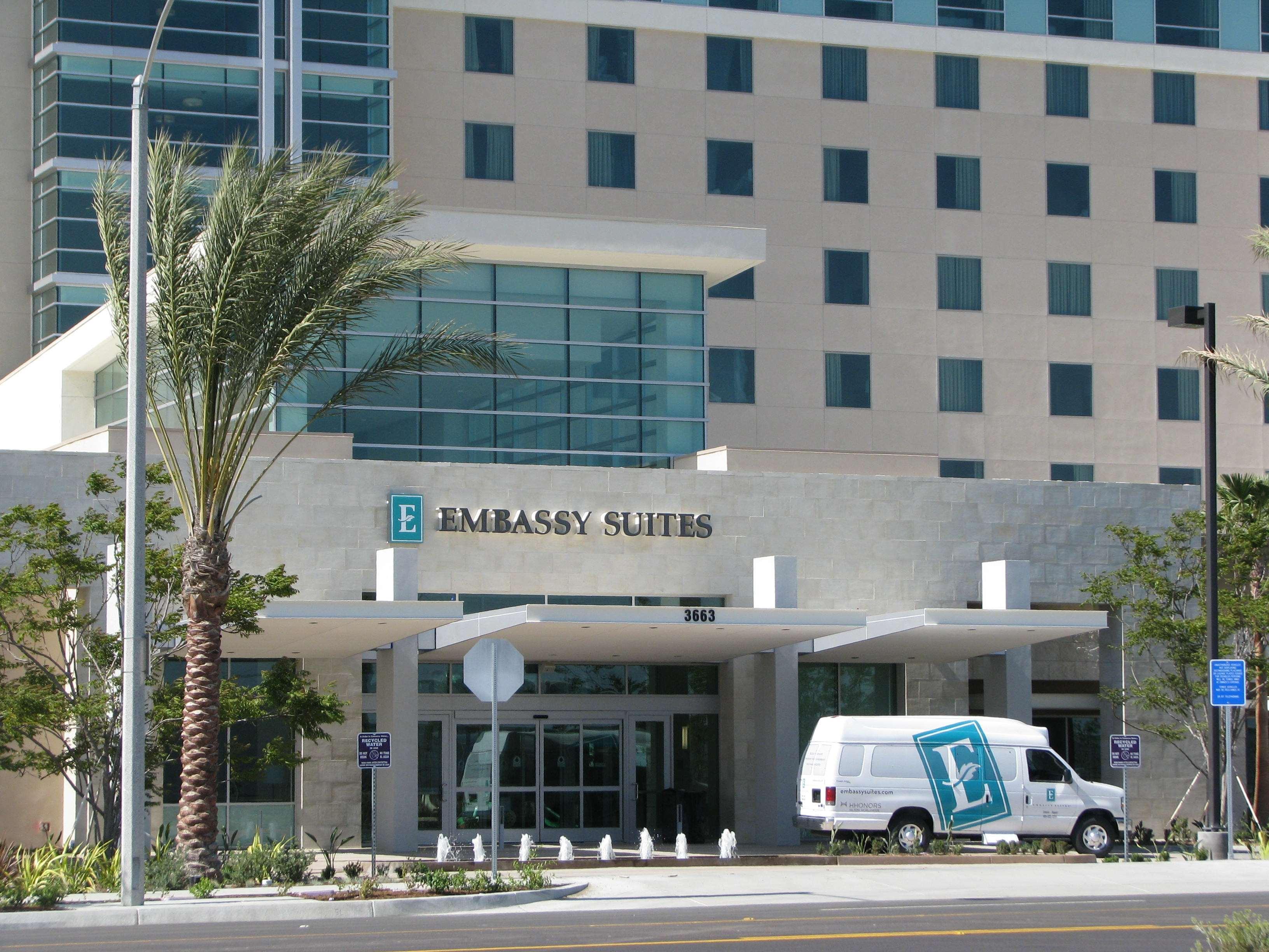 Embassy Suites Ontario - Airport Экстерьер фото