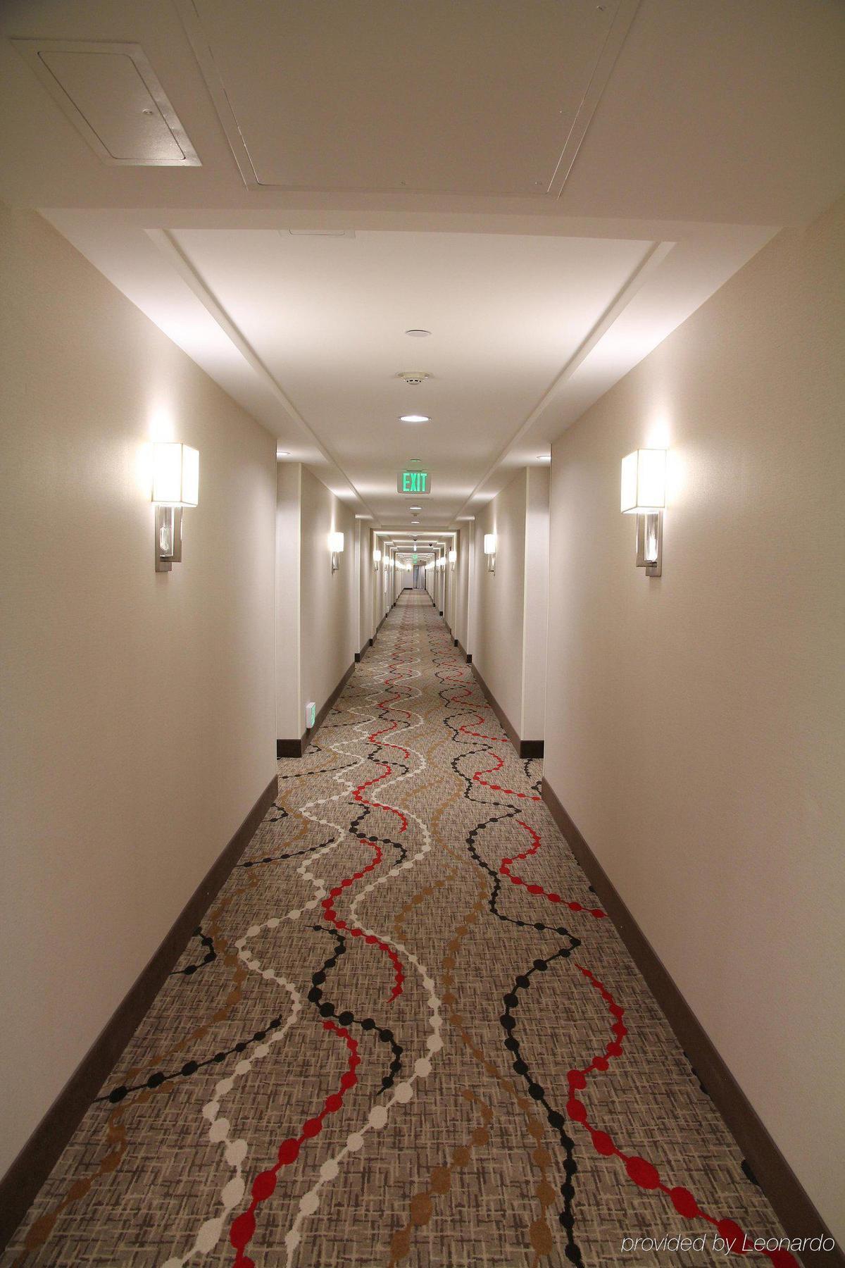 Embassy Suites Ontario - Airport Интерьер фото